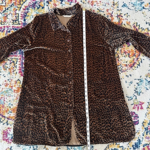 NWOT Soft Surroundings Icon Silk Velvet Poets Shirt in Animal Print Size L - Picture 8 of 10